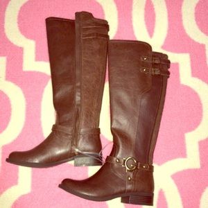 COPY - NWOT G By Guess Dark Brown Boots Size 6❤️